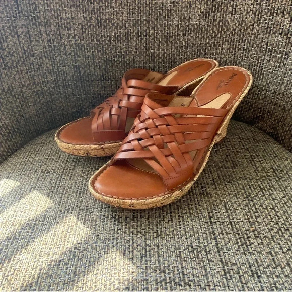 Born Leather drilles Huarache‎ style Size 8 Wedge - Picture 3 of 7